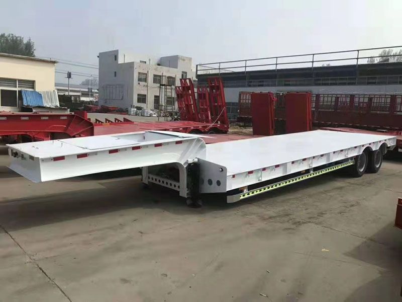 鉤機(jī)板半掛車