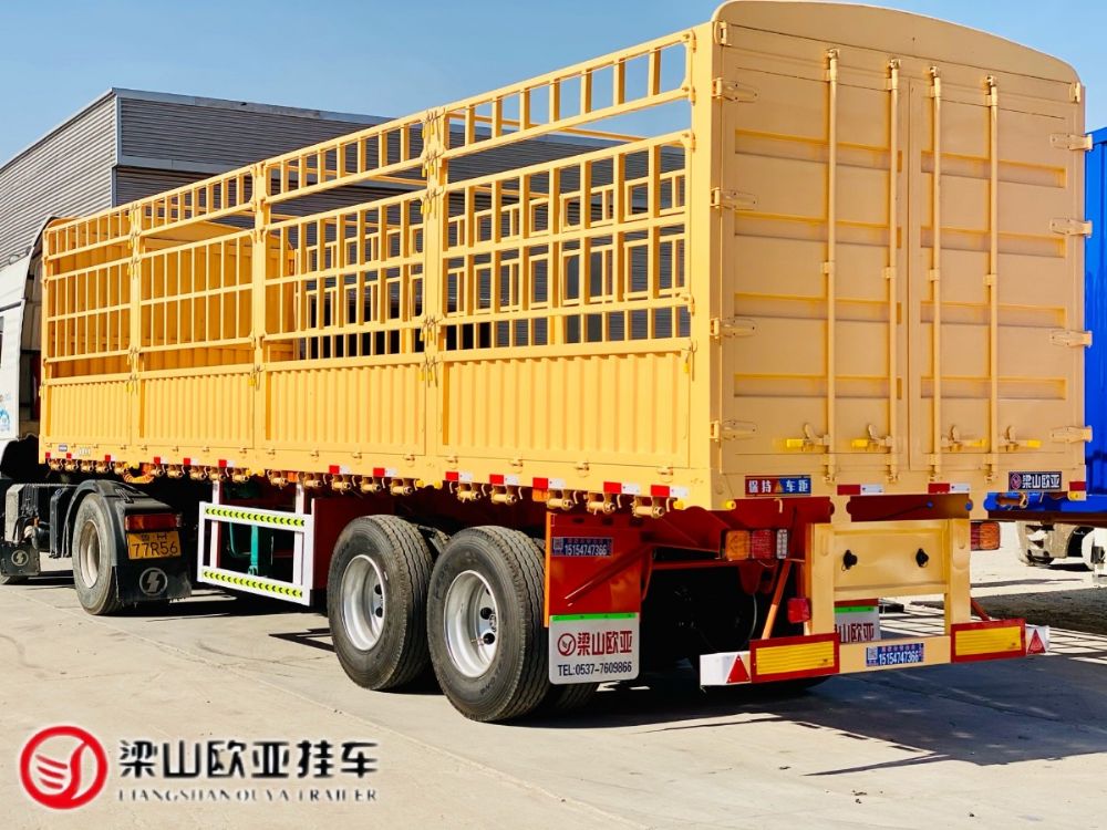 倉(cāng)柵式運(yùn)輸半掛車